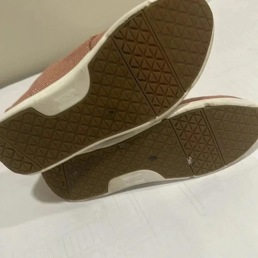 Toms - Picture 4 of 7